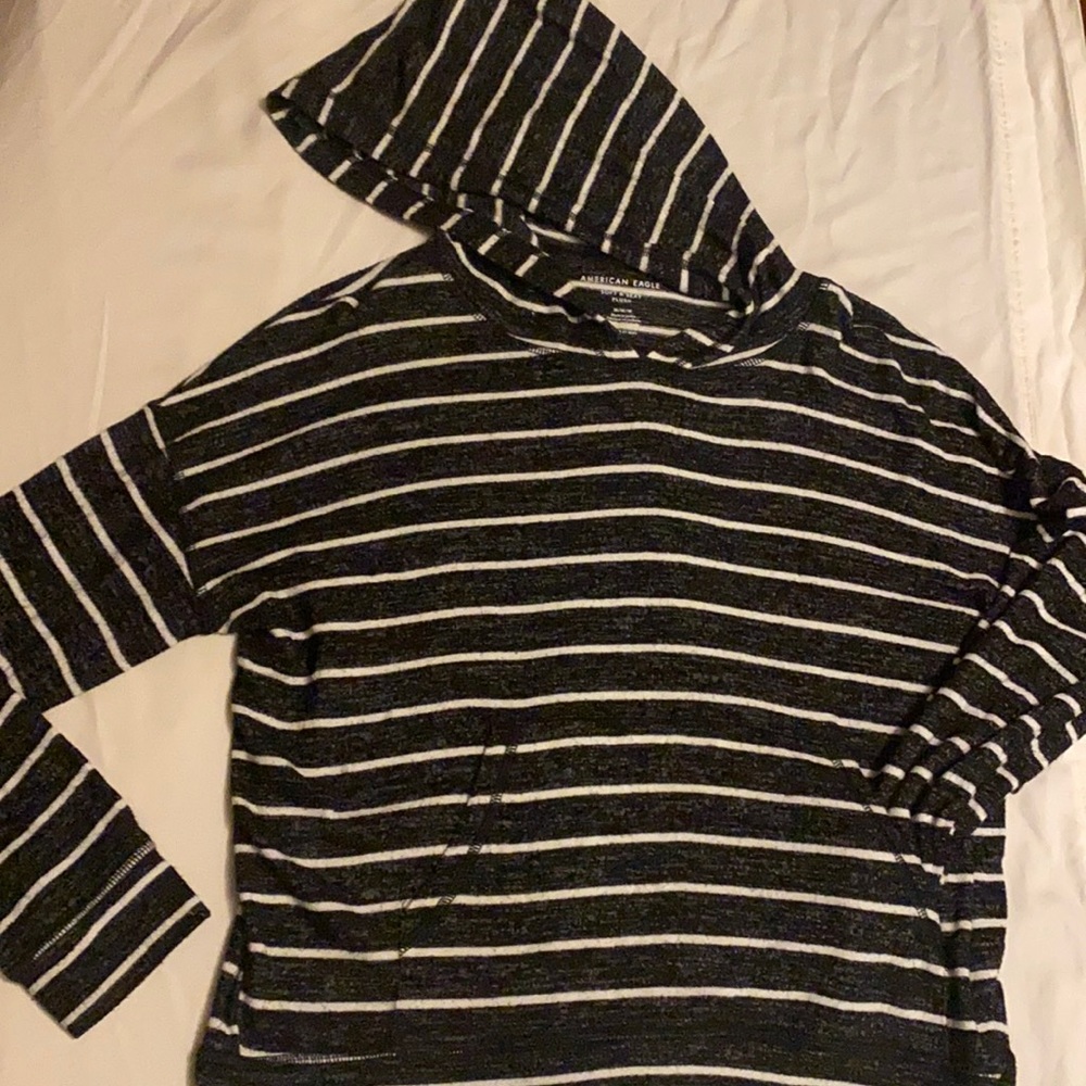 American Eagle hooded pullover with front pocket